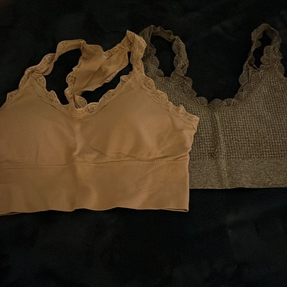 Sports bras - Picture 2 of 4